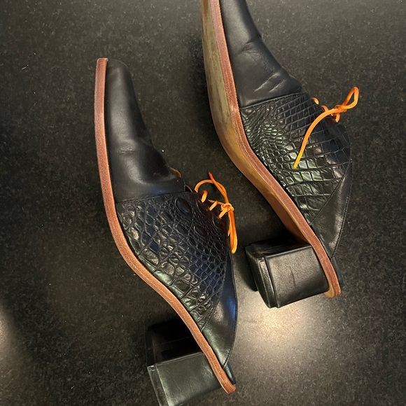 Argentina shoe designer Jessica Kessel black clog with orange lace - Picture 4 of 7